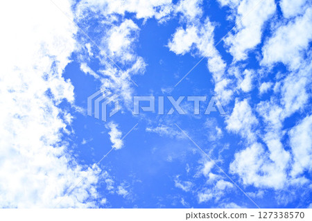 藍色的天空和雲圖像 藍色的天空和雲圖像 127338570