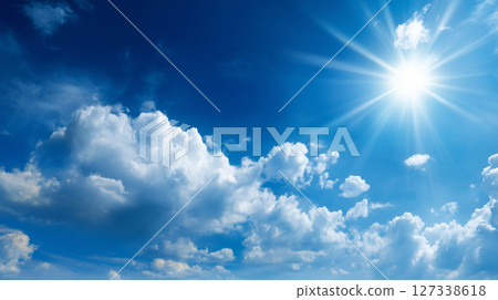 太陽和閃亮的雲彩 127338618