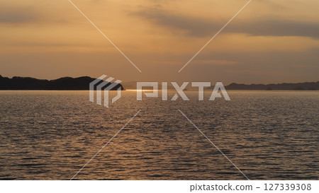 Calm evening view of the Seto Inland Sea Calm evening view of the Seto Inland Sea 127339308