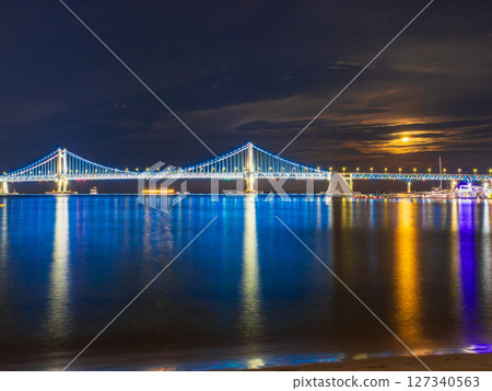 Illuminated Gwangan Bridge in Busan Illuminated Gwangan Bridge in Busan 127340563