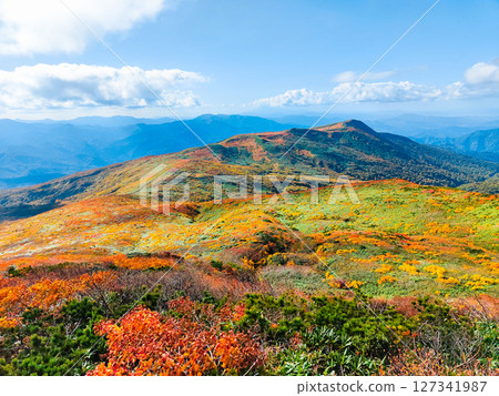 秋季攀登栗駒山(栗駒山~益嶽山:益嶽山景觀) 秋季攀登栗駒山(栗駒山~益嶽山:益嶽山景觀) 127341987
