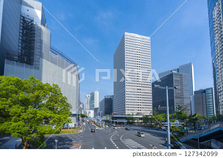 Urban landscape of Nishi-Umeda seen from the Umeda Shindo pedestrian bridge Urban landscape of Nishi-Umeda seen from the Umeda Shindo pedestrian bridge 127342099