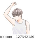 穿著背心的男人微笑著，很高興能脫掉腋毛 127342180