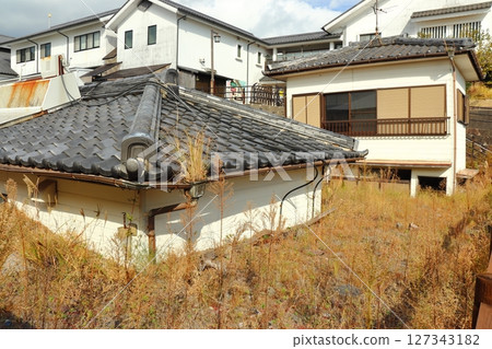 屋頂被泥石流毀壞掩埋（泥石流影響房屋保護公園） 127343182