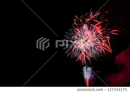 Seasonal Fireworks ⑯ 127343375