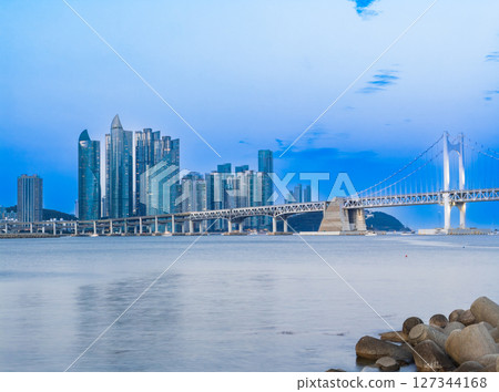 Busan, Gwangan Bridge and The Bay 101 skyscrapers at dusk Busan, Gwangan Bridge and The Bay 101 skyscrapers at dusk 127344168
