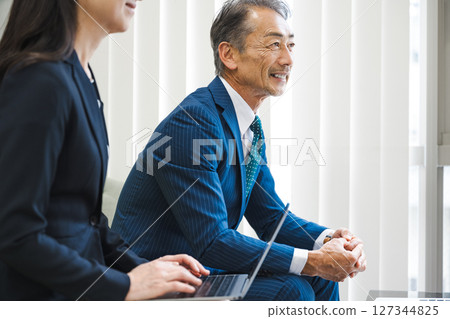 Senior generation businessmen having a meeting 127344825