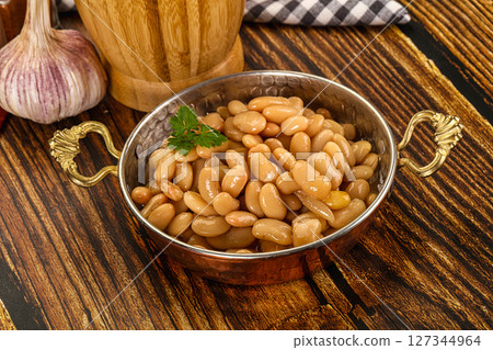 Baked white canned beans in the bowl 127344964