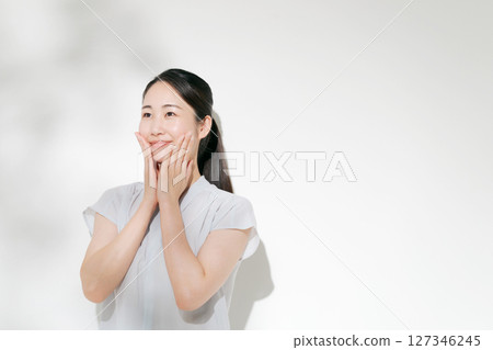 A woman in her twenties doing summer skin care 127346245