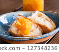 A marmalade jam made by sweetly stewing citrus peels and fruits. Spread it on bread for breakfast. 127348236