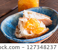 A marmalade jam made by sweetly stewing citrus peels and fruits. Spread it on bread for breakfast. 127348237