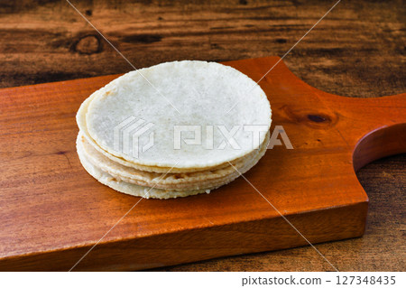 墨西哥玉米餅（玉米餅皮）由玉米粉製成 127348435