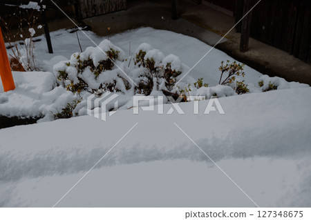 This photo was taken in Miyama-cho, Nantan-shi, Kyoto, in thatched roof village covered with snow. This photo was taken in Miyama-cho, Nantan-shi, Kyoto, in thatched roof village covered with snow. 127348675