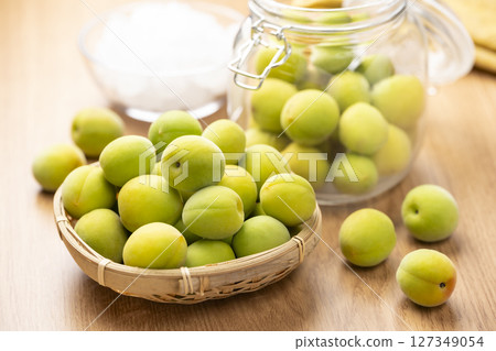 Homemade plum wine made with green plums and rock sugar 127349054