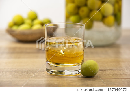 Homemade plum wine and green plums 127349072