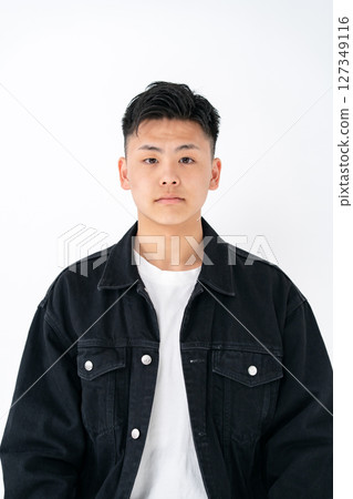 年輕男子肖像 127349116