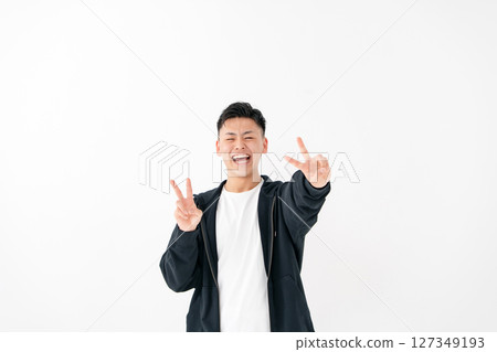 年輕人肖像休閒和平 127349193