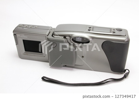 In 1996, compact digital cameras were just starting to become popular. 127349417