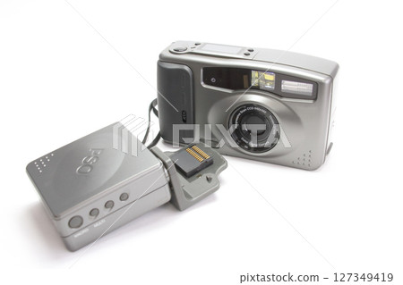In 1996, compact digital cameras were just starting to become popular. 127349419