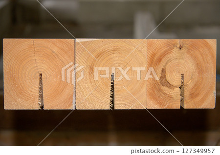 Splitting wood 127349957