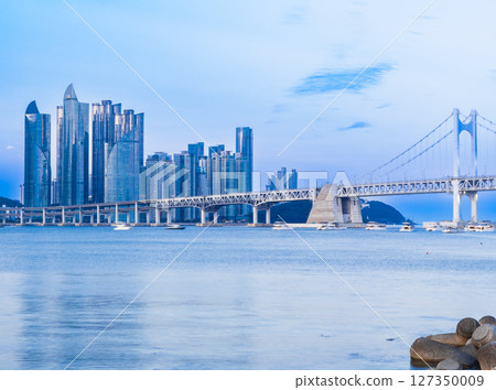 Busan, Gwangan Bridge and The Bay 101 skyscrapers at dusk Busan, Gwangan Bridge and The Bay 101 skyscrapers at dusk 127350009