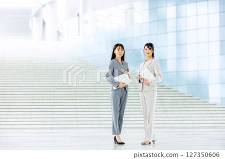 Business woman with laptop Business woman with laptop 127350606