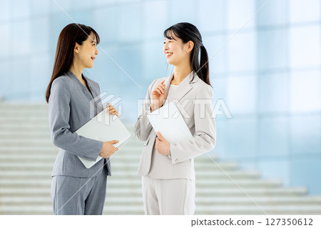 Business woman with laptop Business woman with laptop 127350612