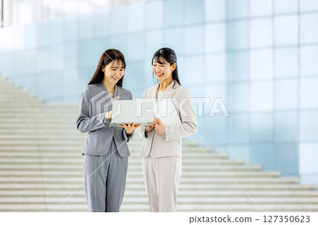 Business woman with laptop Business woman with laptop 127350623