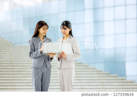 Business woman with laptop Business woman with laptop 127350626