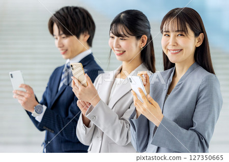 Businessman and businesswoman smartphone Businessman and businesswoman smartphone 127350665