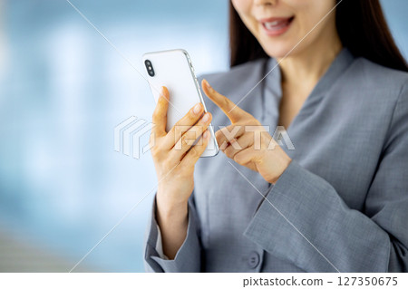 Young business woman, smartphone 127350675