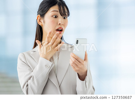 年輕的商界女強人 127350687