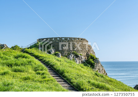 青森縣八戶市，晴朗的夏日天空和蘆毛崎展望台 127350755