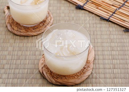 Well chilled sweet sake 127351327