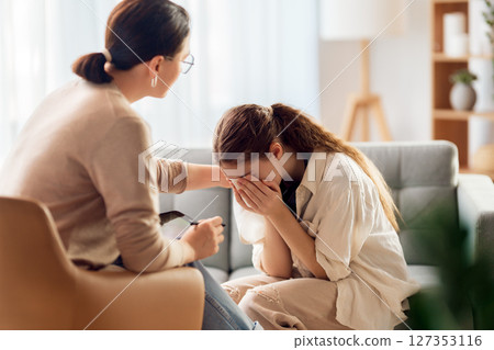 Consultation of the patient with a psychologist Consultation of the patient with a psychologist 127353116