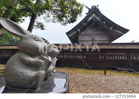 出雲市出雲大社因幡白兔像 出雲市出雲大社因幡白兔像 127353604