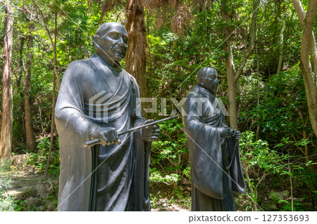 Bronze monk statues at Mitaki-Dera temple in Hiroshima, Japan 127353693