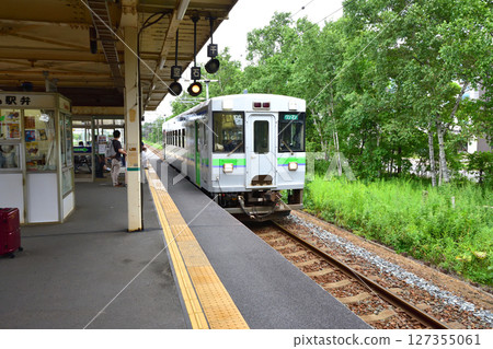 A view from Minami-Chitose Station to Oiwake Station on the JR Hokkaido Sekishō Line (Summer 2023) 127355061