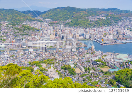 (長崎縣)從稻佐山頂的觀景台眺望長崎港和城市景觀 (長崎縣)從稻佐山頂的觀景台眺望長崎港和城市景觀 127355989