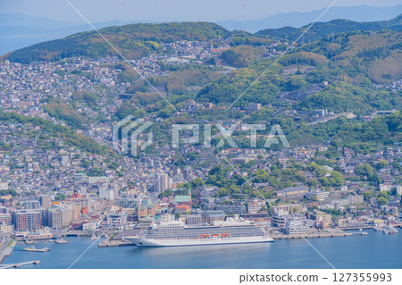 （長崎縣）從稻佐山頂的觀景台眺望長崎港和城市景觀 127355993