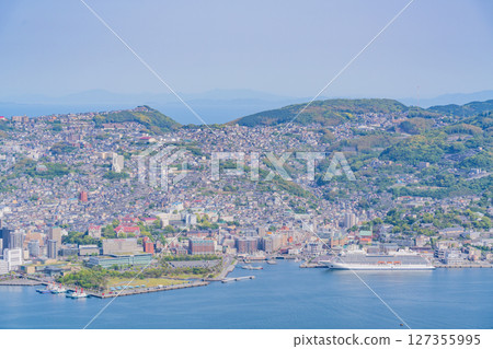 （長崎縣）從稻佐山頂的觀景台眺望長崎港和城市景觀 127355995