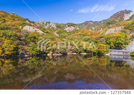 Autumn in Shodoshima: Autumn leaves in Kankakei and Igaya Pond Autumn in Shodoshima: Autumn leaves in Kankakei and Igaya Pond 127357988