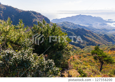 Autumn in Shodoshima: Autumn leaves in Kankakei Gorge, view from the first observation point Autumn in Shodoshima: Autumn leaves in Kankakei Gorge, view from the first observation point 127358200