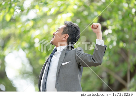 商人肖像新鮮綠色增長 127358229