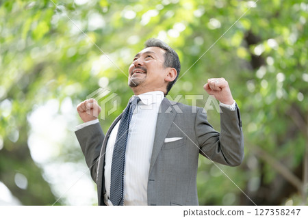 商人肖像新鮮綠色增長 127358247