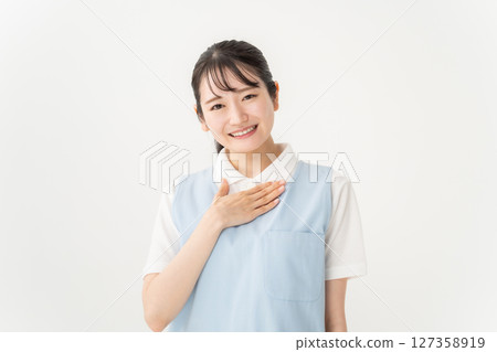 圍裙裡的年輕女子——交給我們吧 127358919