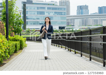 business woman commuting business woman commuting 127358960