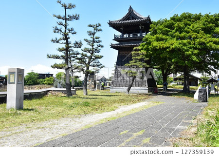 Bell of Time and walking path at Miyanotowat Park (former site of Shichiri no Ferry) in Atsuta Ward, Nagoya City 127359139