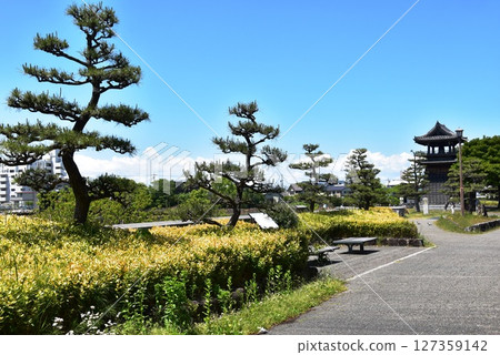 Walking trail and Bell of Time at Miyanotowat Park (the former site of Shichiri no Watashi Ferry) in Atsuta Ward, Nagoya City Walking trail and Bell of Time at Miyanotowat Park (the former site of Shichiri no Watashi Ferry) in Atsuta Ward, Nagoya City 127359142