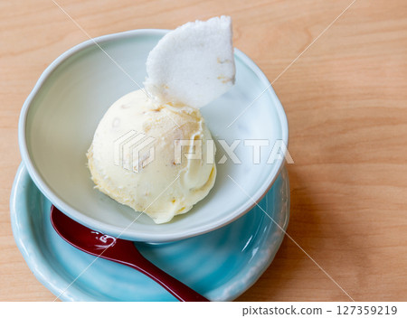 Ice cream Ice cream 127359219